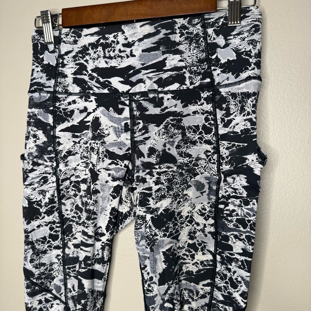 Lululemon Fast & Free 7/8 Tight II *Nulux 25"
Interlaced Starlight Black size 6 - Picture 3 of 8